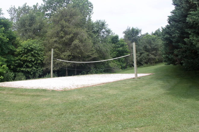 community - Pheasant Run - 4 bedroom - 2.5 bath townhome Pre-leasing for the 26-27 school year!