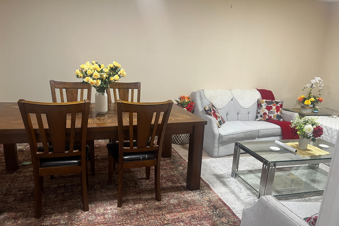 room 1 - Budget-Friendly Student Rental - UPPER UNIT - 4+2 rooms, 2 living rooms