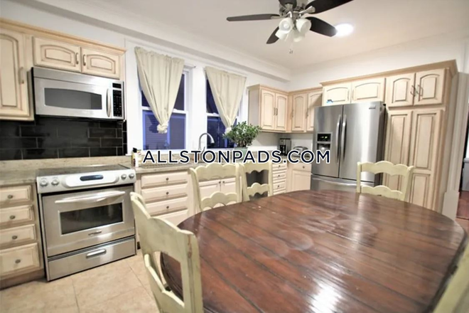 Kitchen - Available 9/1/24! 8 Bed 5 Bath Apartment on Holton St.!