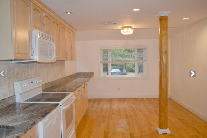 Kitchen - Large townhouse with 4 bedrooms including huge 3rd floor loft!