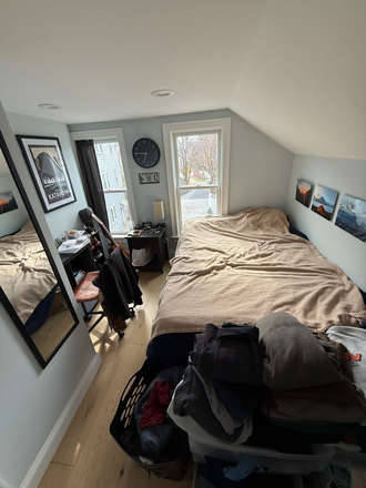 Bedroom - 3 rooms in Modern 5 bed 3 ba available