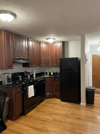 living - 2 BED IN THE NORTH END AVAILABLE 9/1/25! Apartments