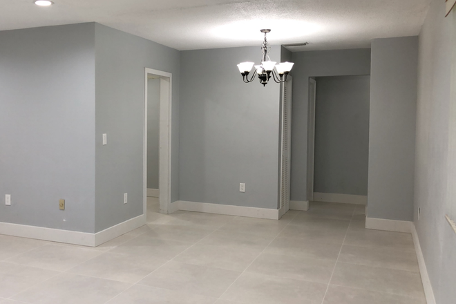 Living/ Dining - Spacious 3 Bed, 2 Bath in Coral Gables