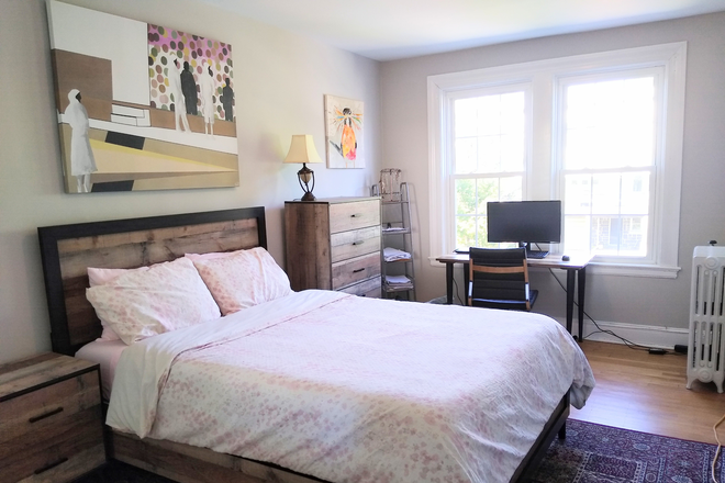 Furnished bedroom - Furnished Room Near Hopkins Homewood