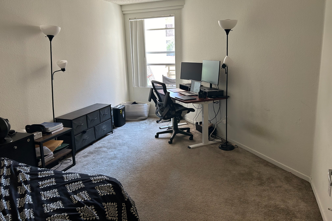 Bedroom - Furnished room in 2 bed/2 bath, starting July