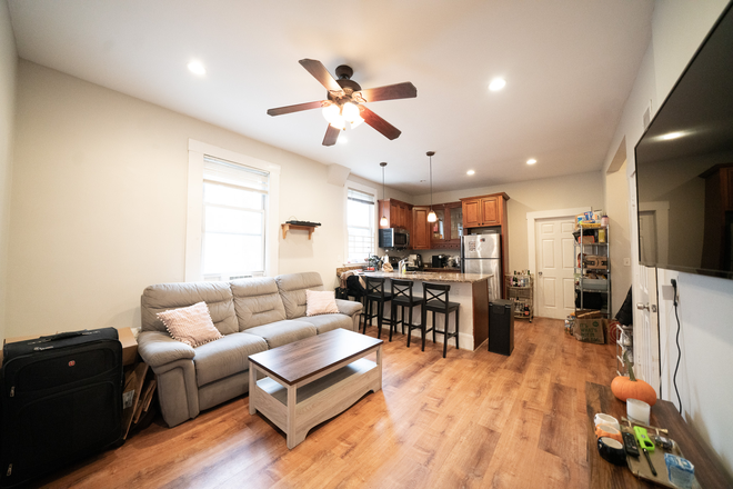 717-1 - [9.1.2026] 5 beds/2 baths du-plex on parker St [ Won't last on the market!!] Apartments