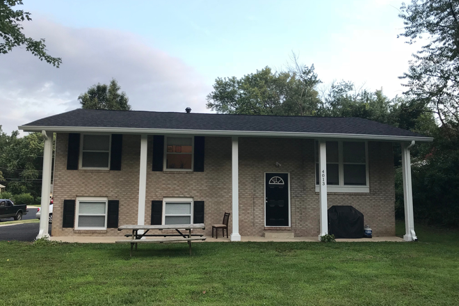 Front Elevation - NEW REMODELED Walk To Campus home. (Furnished)