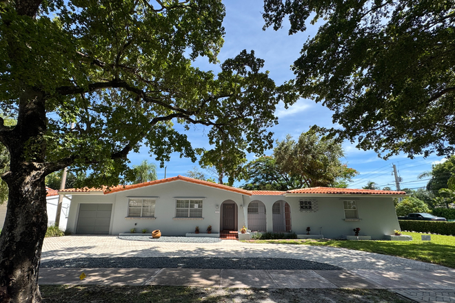 front of House - Walk to the University of Miami - House for Rent  1540 Baracoa Ave Coral Gables 33146.