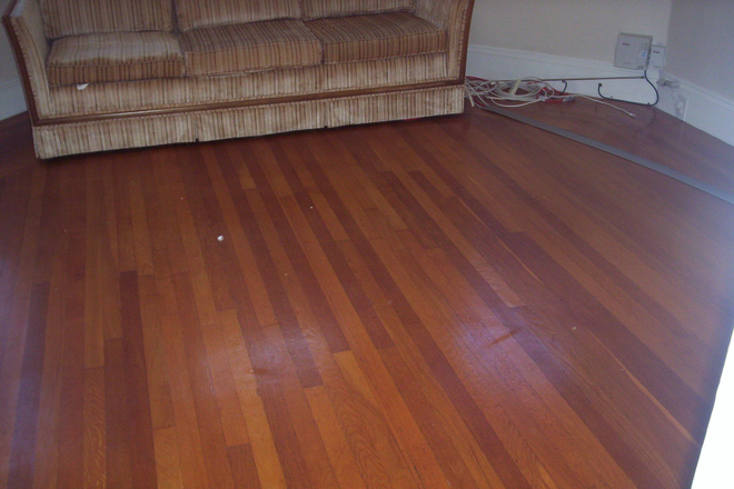 Den loor - 2 Bedroom Apartment - 1 Mile from Brown - Garage Parking On Site