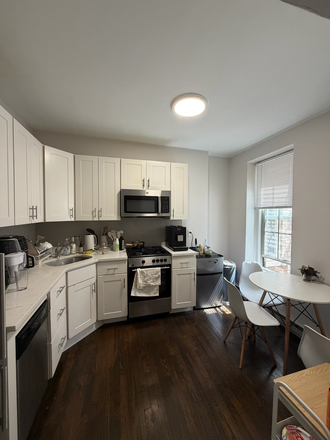 Kitchen - HUGE Bedroom in Symphony!! 3 Bed 1 Bathroom