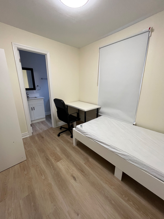 Bedroom - One room for rent in China town