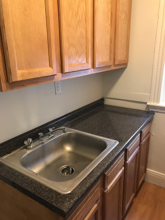 Call NOW for showings! 617-236-8550 - BOYLSTON ST - *9/1/2025* MODERN *NO FEE* 1BR SPLIT FOR 2 PPL NEAR CAMPUS W/ LNDRY IN BLDNG, H&HW INC