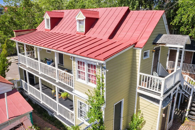 upstairs apartment - Room in 2 bed 1 bath house walkable to MUSC and King St