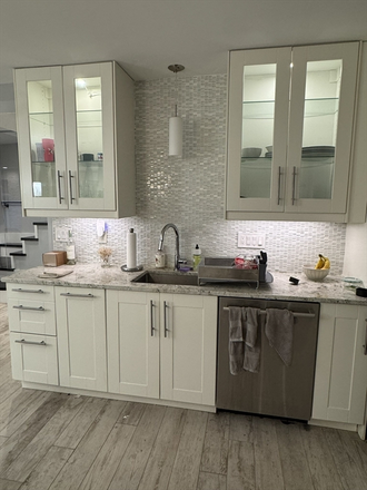 Kitchen - Luxury 3 Bed 3 bath 10 Minutes from Campus!! Apartments