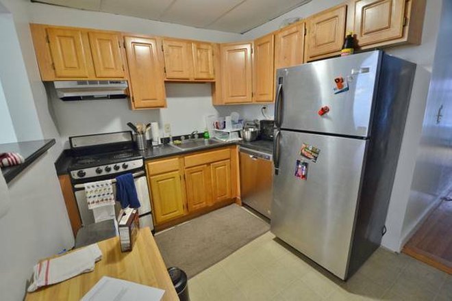 x - Beacon St 2 Bed Tons of Space!! Apartments