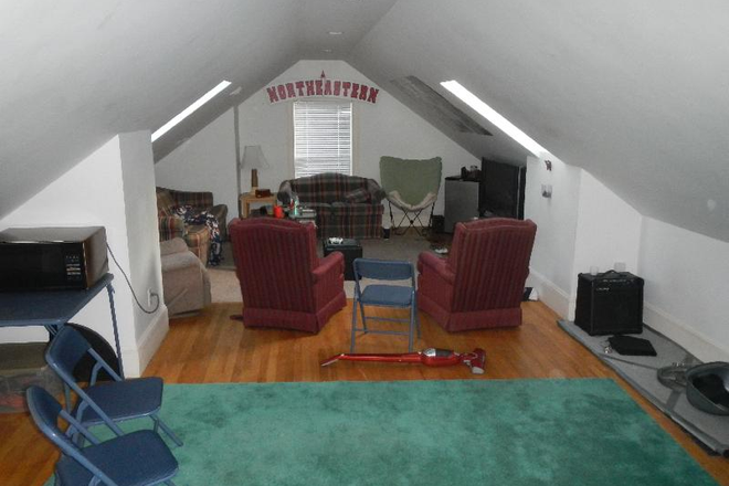 Living room - Huge 5 Bed 2 Bath, Prime Location, Duplex, Large Living Space Apartments