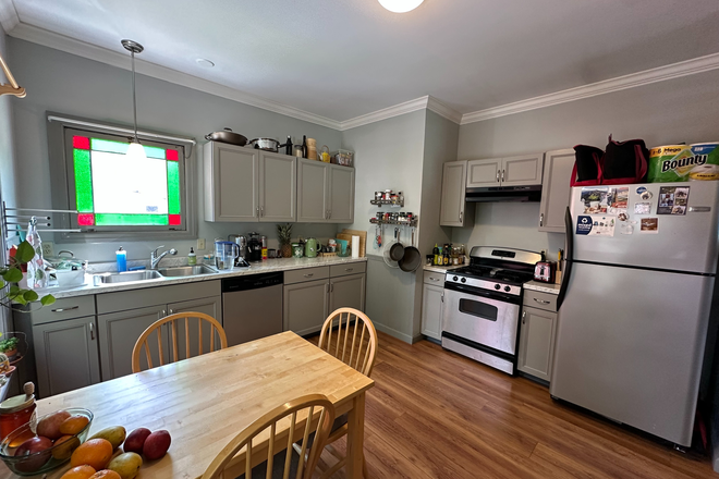 Kitchen - 3 bedroom apartment on Doyle Ave 10 blocks from Brown