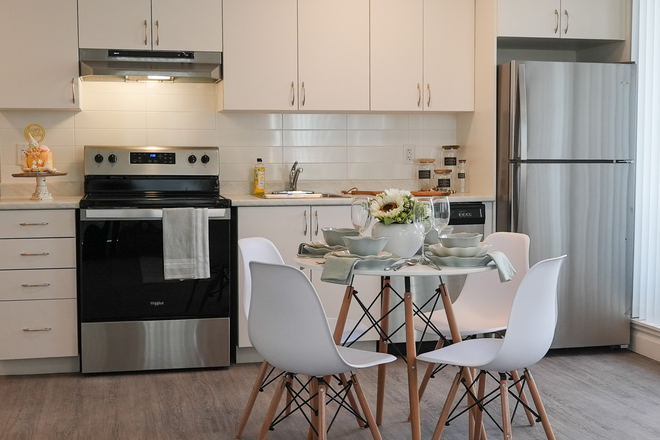 Kitchen - Emery Crossing Apartments