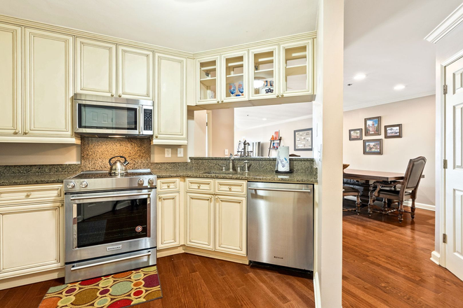Kitchen - Furnished 2 BED 2 BATH Luxury Downtown Auburn Condo - Walk to Toomers Corner & AU Campus