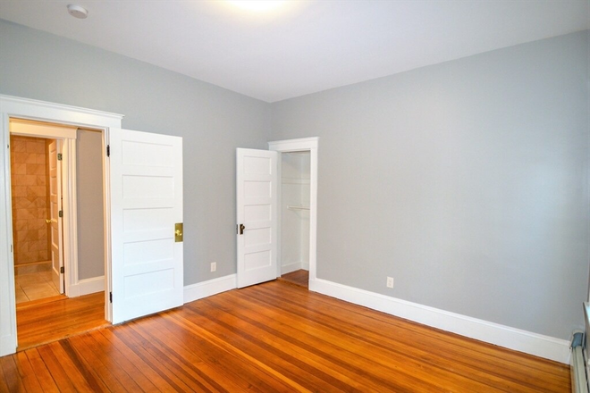 - - Beautiful 4 Bed 2 Bath, In-Unit Laundry with Off-Street Parking