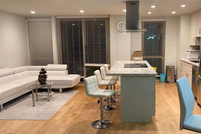 Downstairs - Modern fully-furnished Northside townhouse - quiet safe neighborhood close to campus