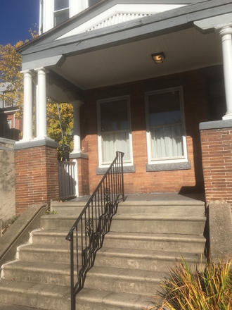 Front porch - a sunny place to hang out - Full 1st floor apt + garden space