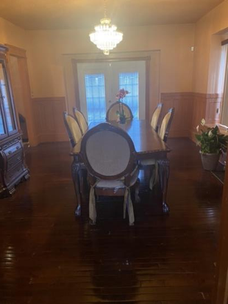 Dinning room - 6 bedroom house 3 bathrooms