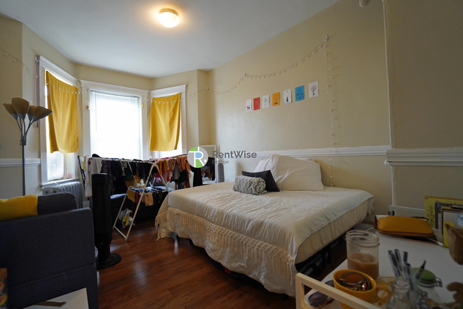 1 - SEPT 2024-Awesome Fenway 1 bed Split. H/HW inc. Student OK Apartments