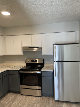 Renovated Three Bedroom - Renovated Three Bedrooms at Pentacrest Garden Apartments