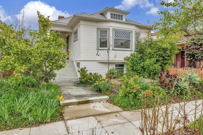 Street view - Sweet bungalow in North Oakland