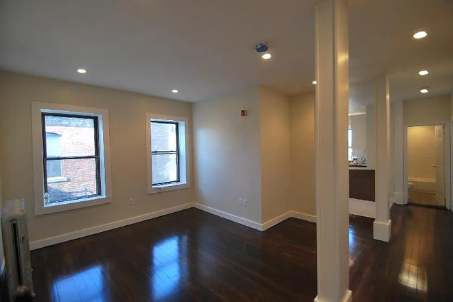Front Room Space - 4 Hamlet Street, Sublet*
