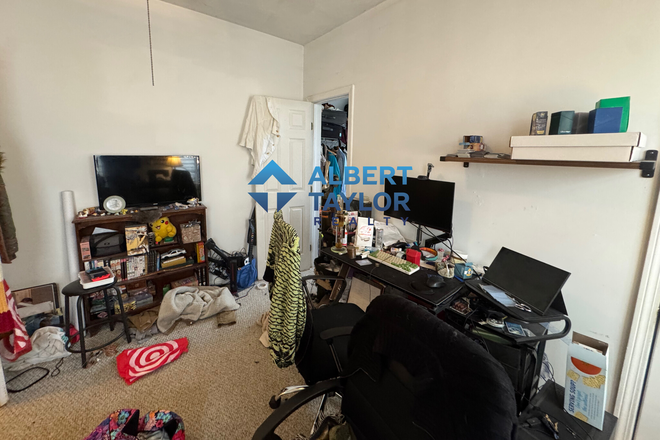 Bedroom #1 - Cheap 3 bedroom on Haskell Street Near Campus!!