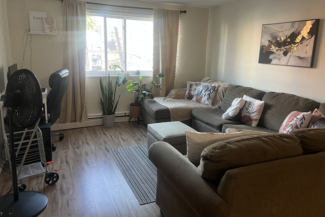 LIVING - 2 BED WITH HEAT AND HOT WATER INCLUDED! 9/1/25