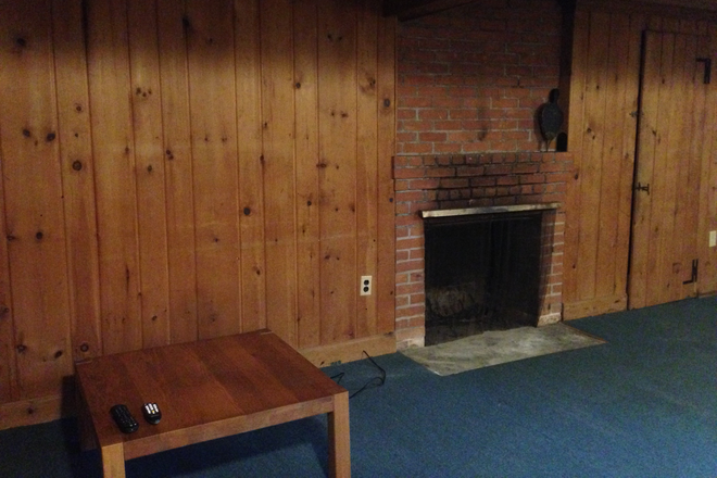 your room - Private room with separate entrance & full bathroom in owner-occupied house near campus & town