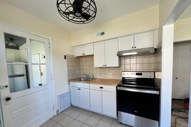 Kitchen - 2BR cottage-Washington Rd-West Windsor