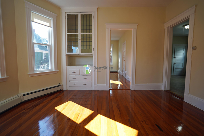 1 - AUG 2026- Awesome Allston 3 bed/2 Bath! NO FEE!