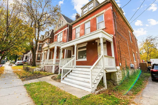 Outside street view - Spring and Summer 2026 Sublease
