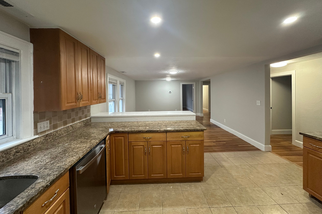 kitchen - Newly renovated 6bed3bath apartment, close to campus