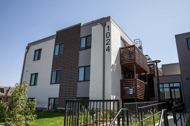 Exterior view of the complex! It's gated and extremely safe. - SPRING 2026 SUBLEASE!!!! Gated Apartment Unit
