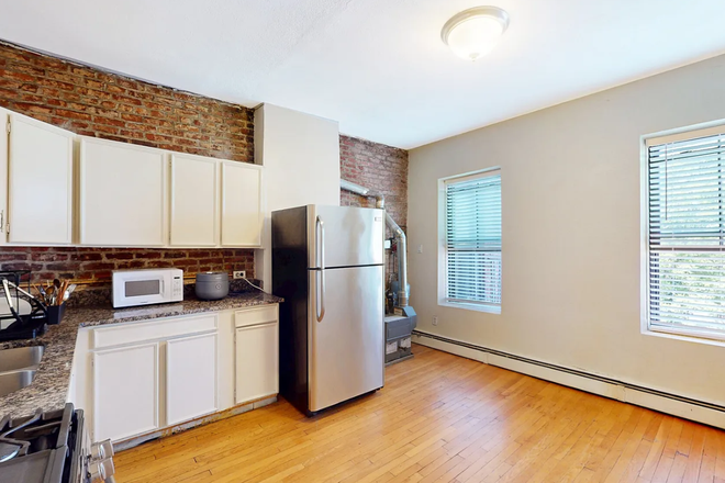 Kitchen - Apartment Close to Campus
