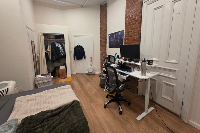 Desk Provided - 1BR Summer Sublet near Mass Ave/Huntington intersection Apartments