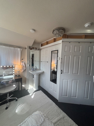 Bedroom - Boulder- The Hill Apartment Sublease – Great Location for CU Students