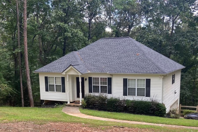 House front - Home in Dahlonega Near UNG for Students Only