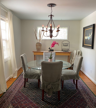  - Lovely townhouse and yard, off street parking,  fully furnished, *WALK TO CAMPUS