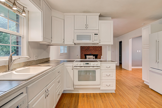 Kitchen - Walk to Wake 4 Bedroom House