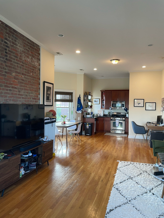 main living space - 2 bed apartment / Harvard Square/ June 1st