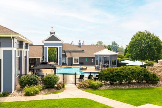 Community house - The pointe