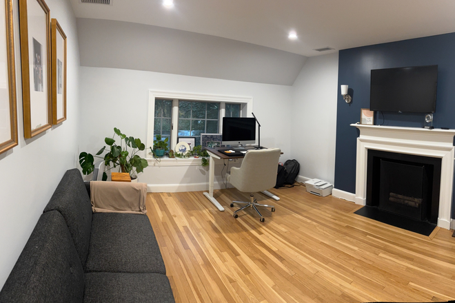 Living Room - Spring Sublet Near Harvard Square (Utilities Included & In-Unit Laundry)
