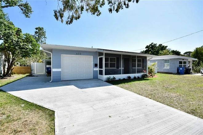 Front exterior - Gorgeous 3BR 1B 10 minutes from campus