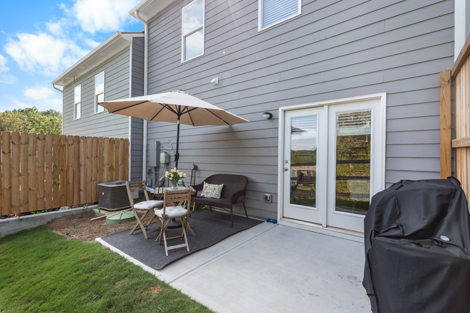 backyard - 3 Beds 2.5 Baths Townhouse